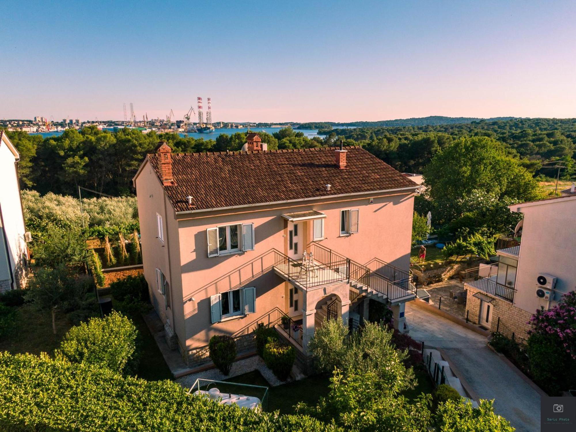 Apartman Nino Pula Exterior photo